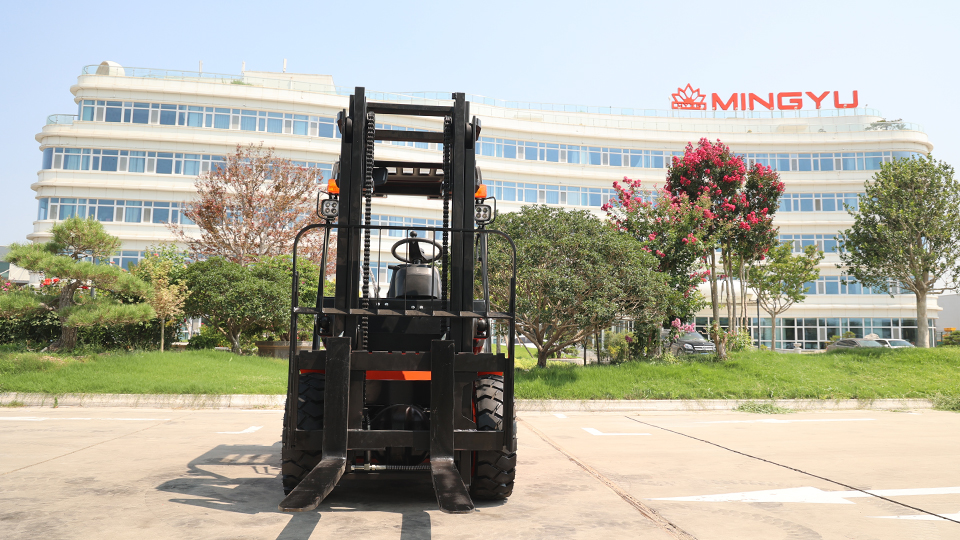 What are the safety procedures for LPG forklifts?