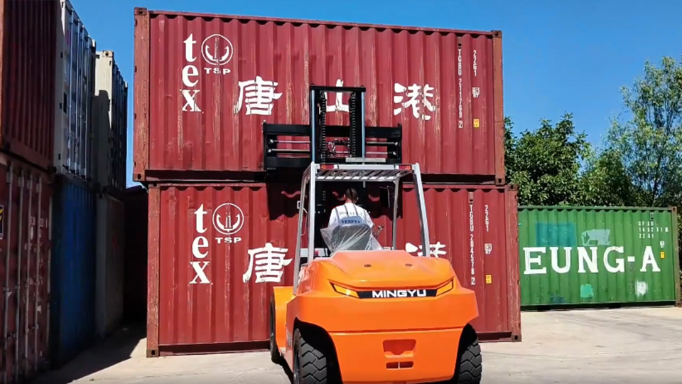 how much does a forklift driver make at costco