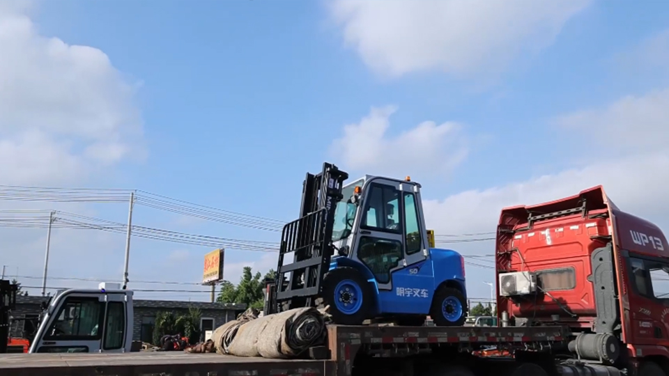 How many liters of fuel does a forklift consume per hour?