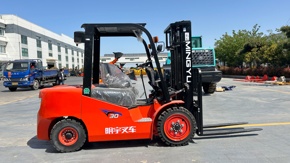 What are the primary applications and benefits of forklift trucks?