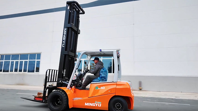 Hydrogen Fuel Cell Forklifts: A New Option for Heavy-Duty Applications