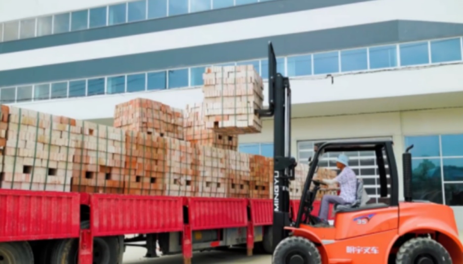 The Forklift Stability Triangle: Understanding It Means Understanding the Safety Margin