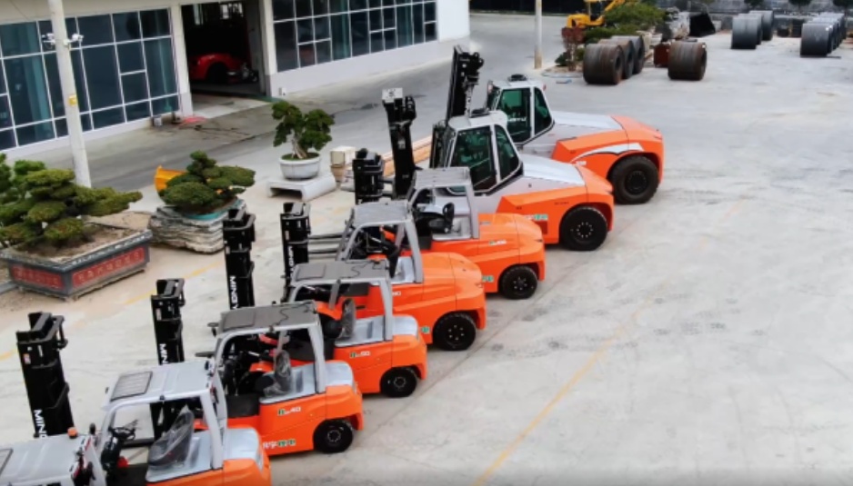 Falling Loads, Tip-Overs, Collisions — How to Mitigate the Three Biggest Forklift Risks