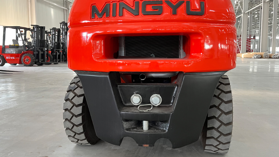 How much fuel does a diesel forklift burn per hour?