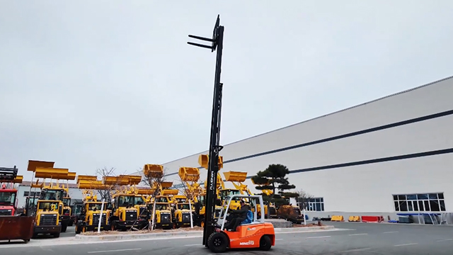 Compared to a single battery charge for an electric forklift, how much fuel does a diesel forklift need per shift?