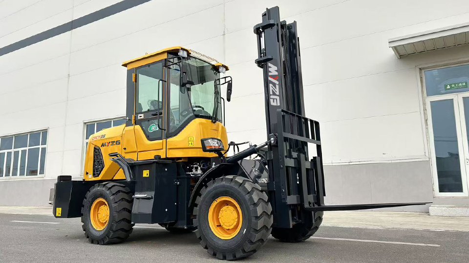 Heavy Duty Rough Terrain Forklift for Outdoor Worksites