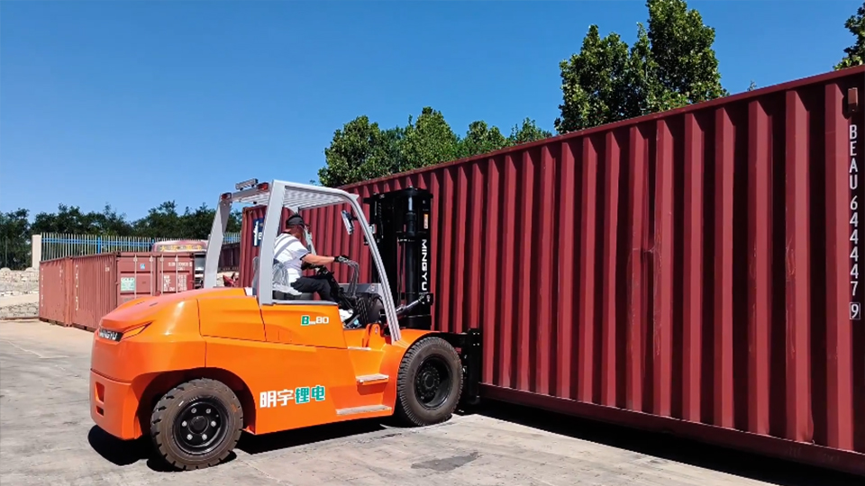 Do diesel forklifts cost more to fuel per hour than propane or electric models?