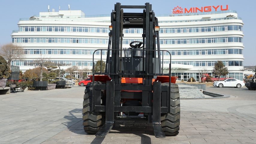 Forklift Seasonal Maintenance Guide: Essential Care Tips for Spring, Summer, Autumn, and Winter
