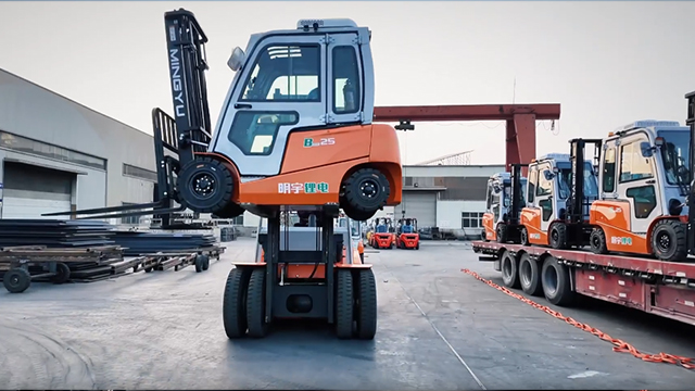 Smart Forklift Remote Diagnostics: How IoT Technology Is Revolutionizing Traditional Maintenance
