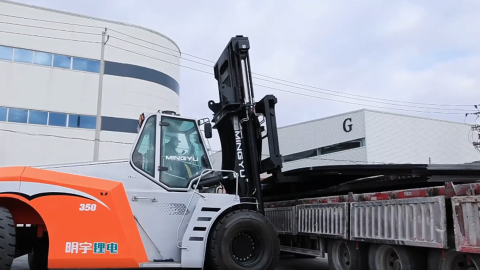 How much fuel does a forklift go through in one hour of use?