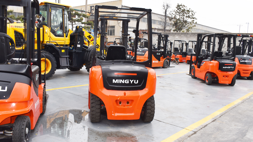 What is the fuel efficiency benchmark for diesel-powered material handling equipment?