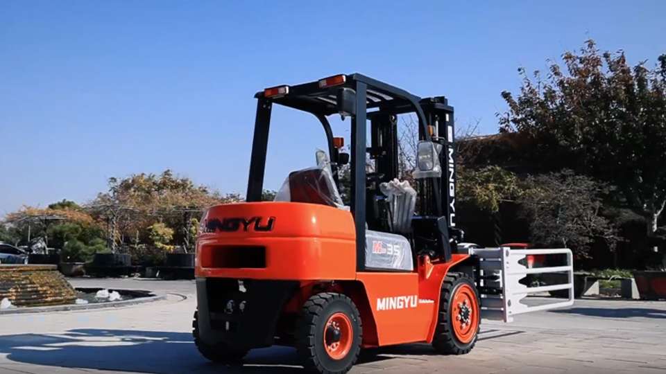 How does rated load capacity affect the specific fuel consumption of diesel-powered lift trucks?