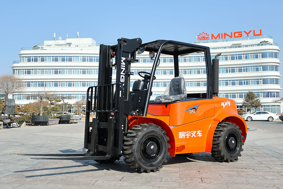 Forklift configuration solutions for logistics & warehousing centres