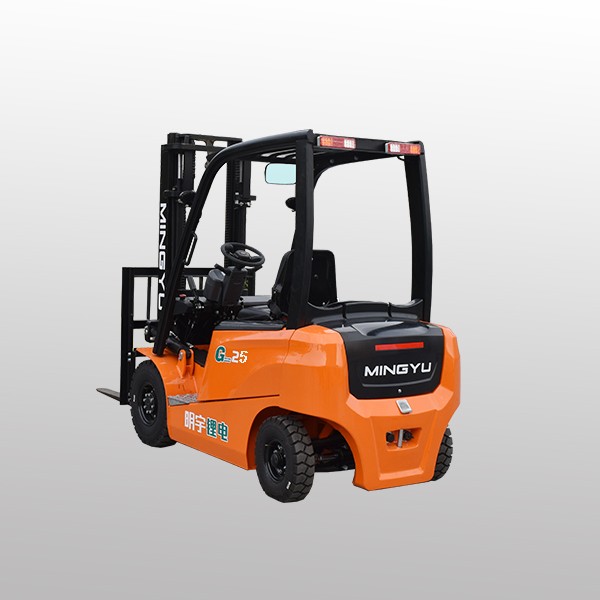 Advantages of reach trucks for high-rack stacking operations