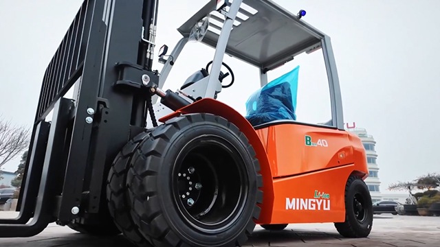 Load test of exported 3-ton lithium counterbalance forklift