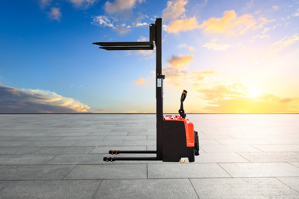 Before Peak Warehouse Season What Maintenance Prep Does Your Stacker Need