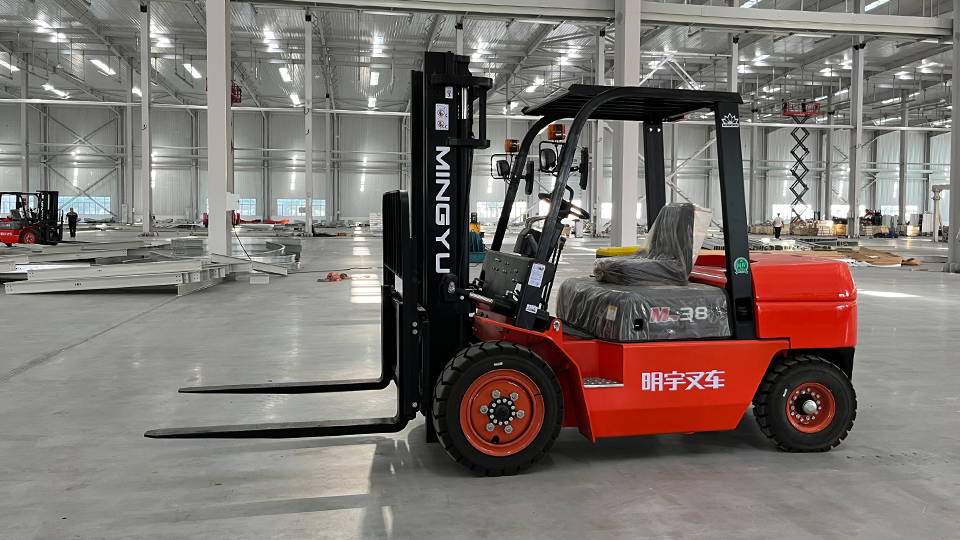 What are the mandatory inspection items and red flags when receiving a used forklift?