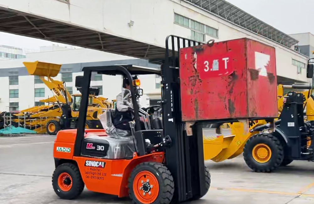 How much does it cost to fuel a diesel forklift per hour?