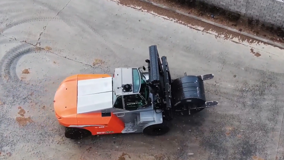 What's the total cost of ownership for an electric forklift?
