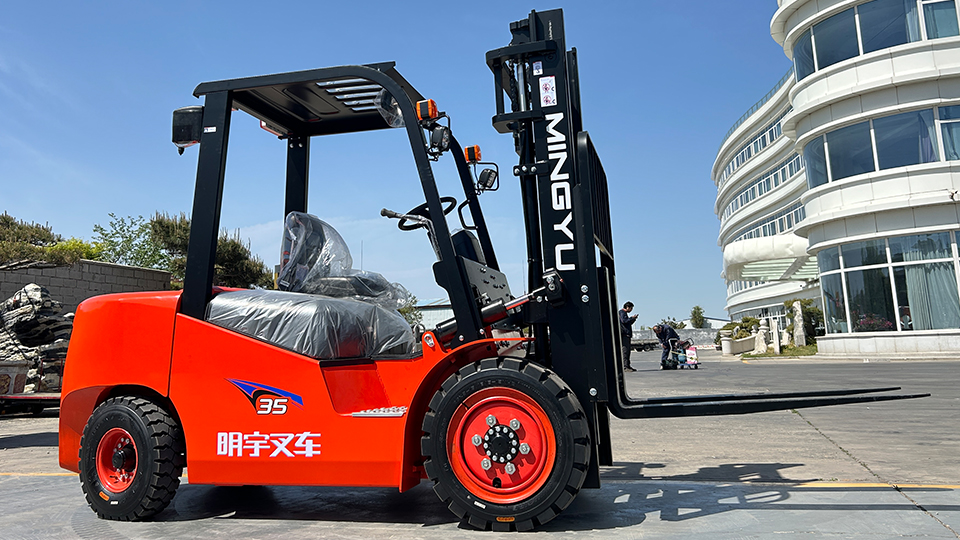 how long does an electric forklift battery last